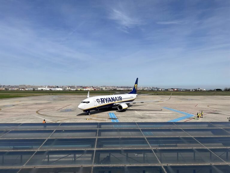Desvían a Madrid vuelo París-Santander por niebla en Seve Ballesteros