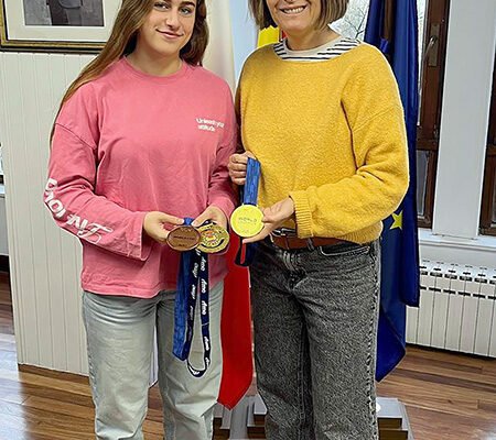 La directora general de Deportes, Susana Ruiz, ha recibido a la jóven piloto y le ha deseado nuevos éxitos deportivos.
