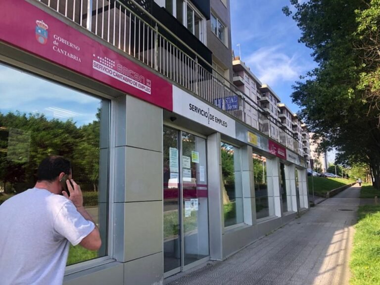 En 2025, el paro en Cantabria bajó un 5,2%, con un total de 27.898 desempleados, lo que representa 1.529 menos que el año anterior.