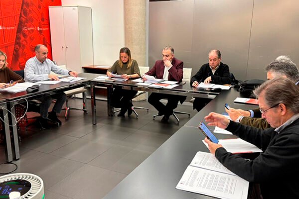 El consejero de Fomento, Roberto Media, durante una reunión del Fondo de Derribos.
