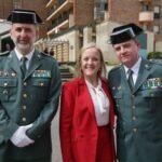 La consejera Urrutia, junto al nuevo jefe de la Guardia Civil en Cantabria, José Bodelón, y el teniente coronel Julio Postigo, antecesor temporal en el cargo
