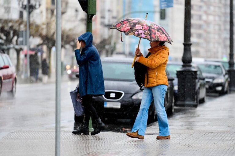 Cantabria en alerta por lluvias y tormentas el lunes