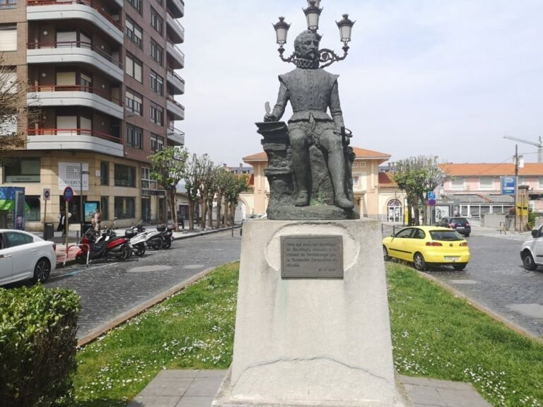 Torrelavega rinde homenaje a Aquilino Ceballos y Conchita Vidiella en el Día del Libro